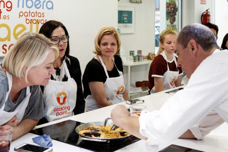 paella cooking class in Madrid